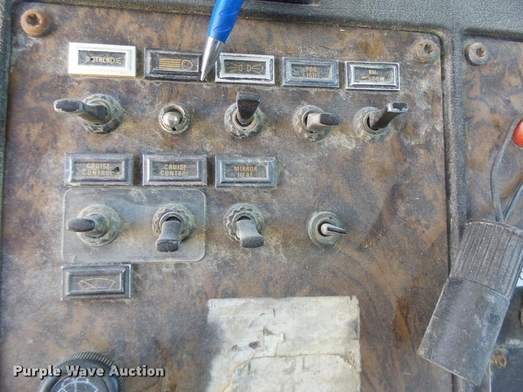 image for item DB5757 1990 Kenworth T400 semi truck