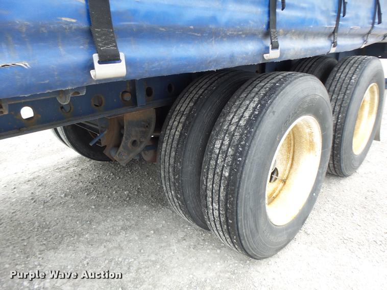 image for item DB5776 2002 Utility Trailers curtain sided trailer