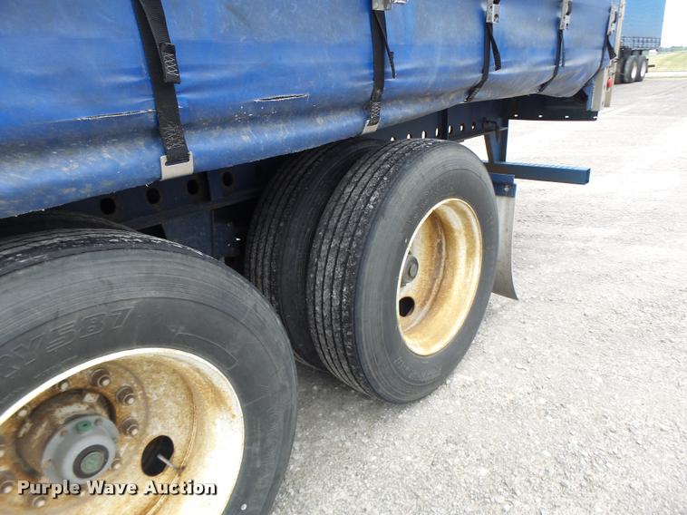 image for item DB5776 2002 Utility Trailers curtain sided trailer