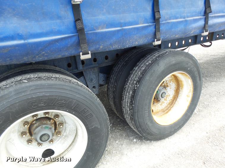 image for item DB5776 2002 Utility Trailers curtain sided trailer