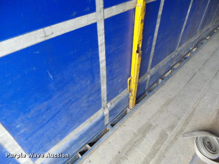 image for item DB5776 2002 Utility Trailers curtain sided trailer