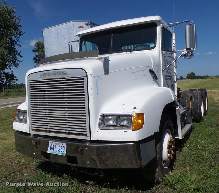image for item DB5779 1999 Freightliner FLD112 semi truck