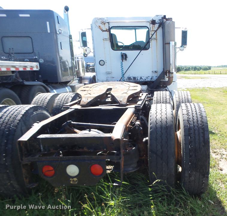 image for item DB5779 1999 Freightliner FLD112 semi truck