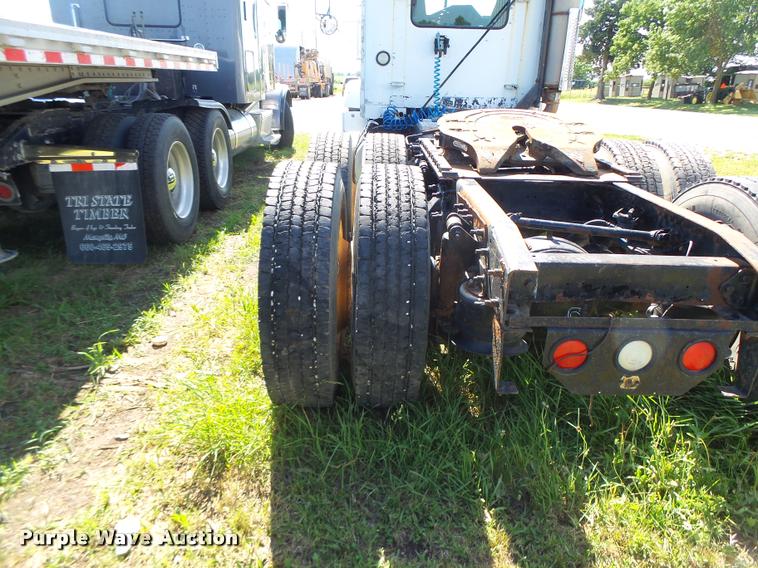 image for item DB5779 1999 Freightliner FLD112 semi truck