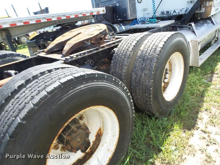 image for item DB5779 1999 Freightliner FLD112 semi truck