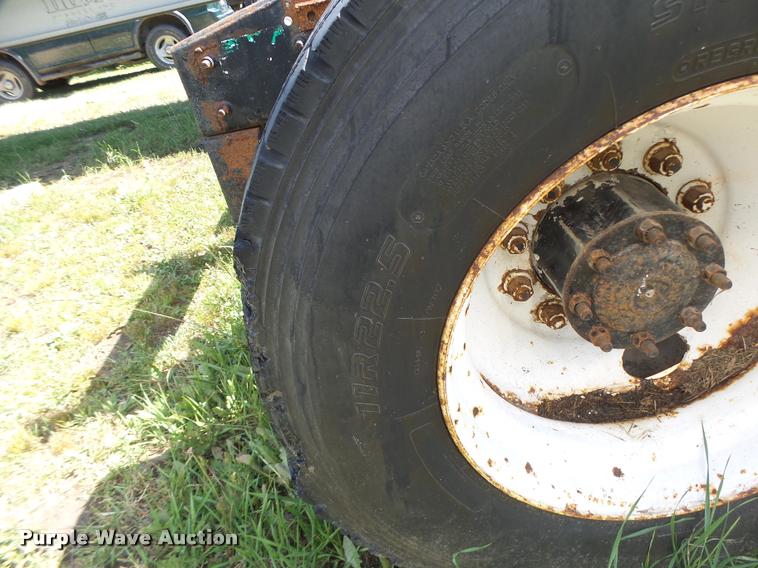 image for item DB5779 1999 Freightliner FLD112 semi truck