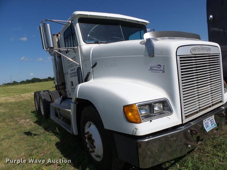 image for item DB5779 1999 Freightliner FLD112 semi truck