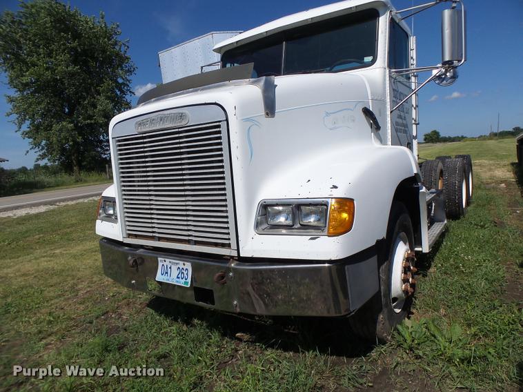 image for item DB5779 1999 Freightliner FLD112 semi truck