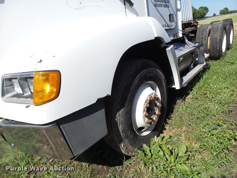 image for item DB5779 1999 Freightliner FLD112 semi truck