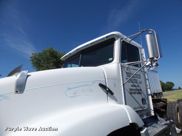image for item DB5779 1999 Freightliner FLD112 semi truck
