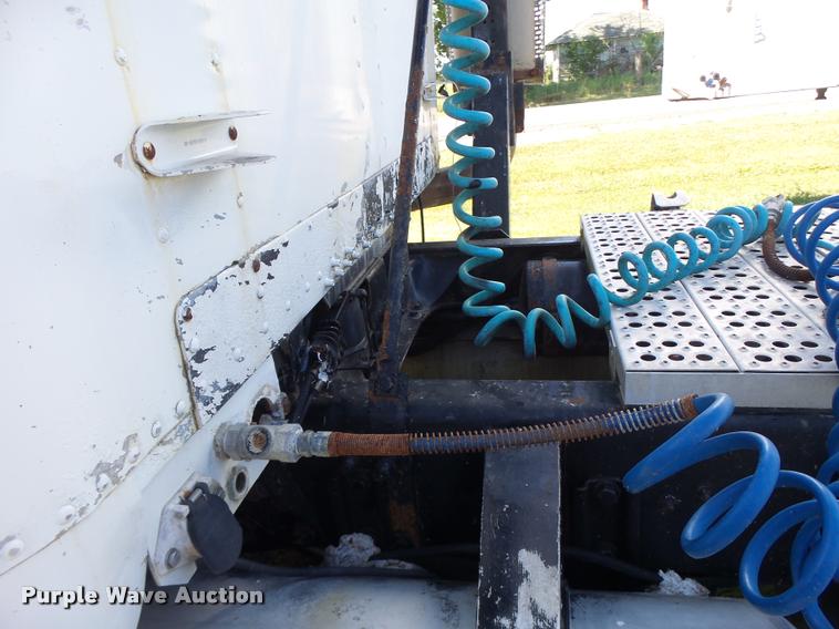 image for item DB5779 1999 Freightliner FLD112 semi truck