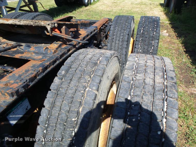 image for item DB5779 1999 Freightliner FLD112 semi truck