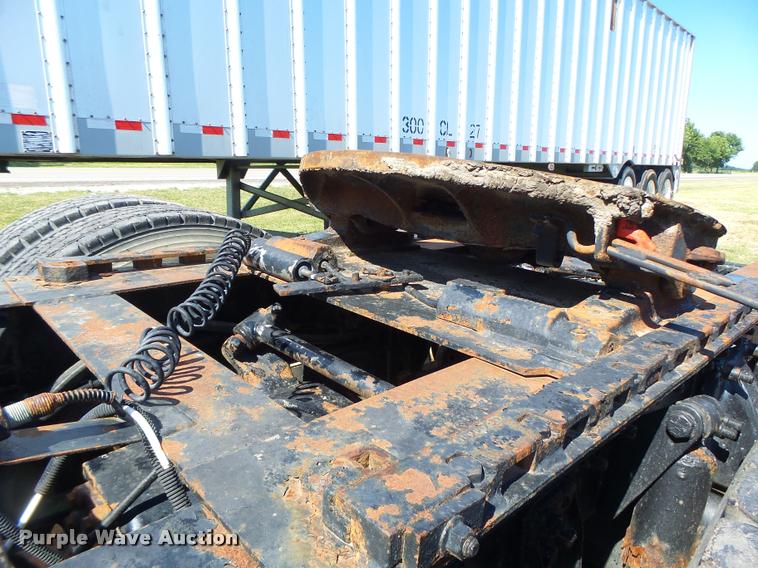 image for item DB5779 1999 Freightliner FLD112 semi truck