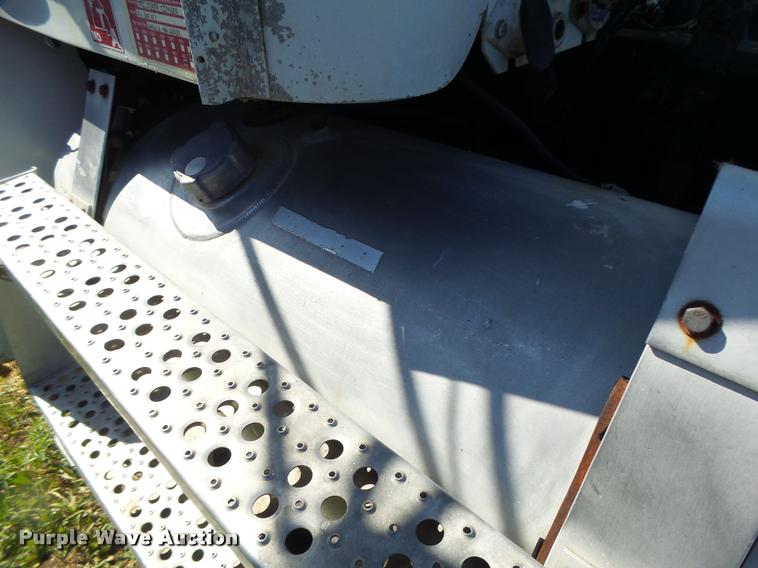 image for item DB5779 1999 Freightliner FLD112 semi truck