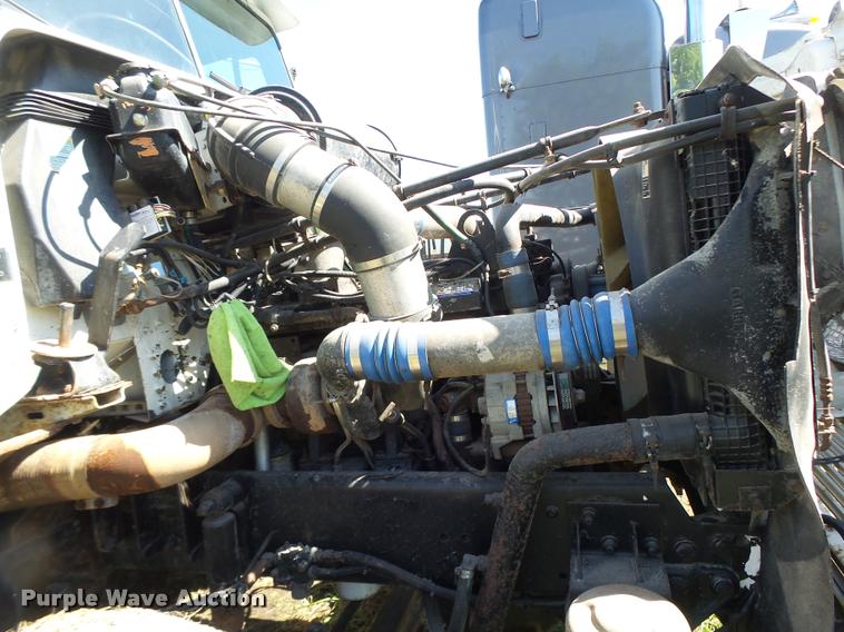 image for item DB5779 1999 Freightliner FLD112 semi truck