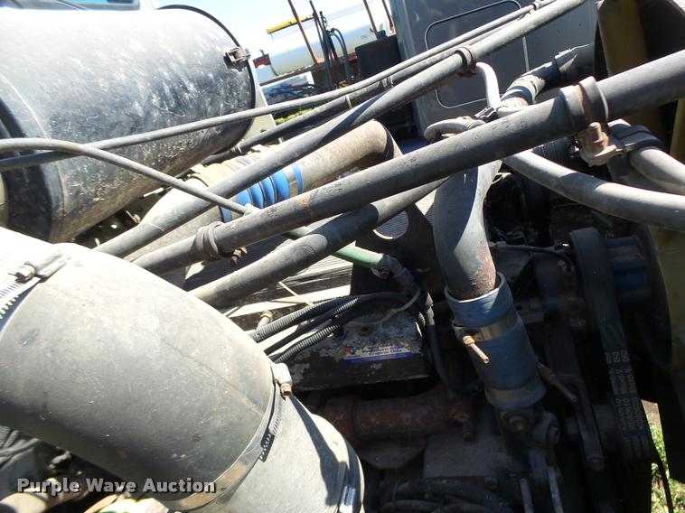 image for item DB5779 1999 Freightliner FLD112 semi truck