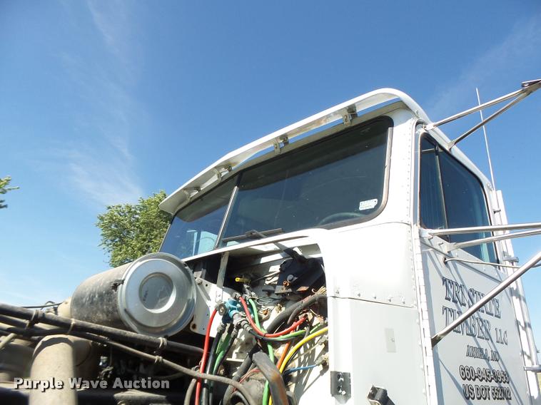 image for item DB5779 1999 Freightliner FLD112 semi truck