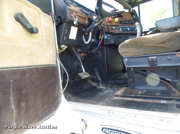 image for item DB5779 1999 Freightliner FLD112 semi truck