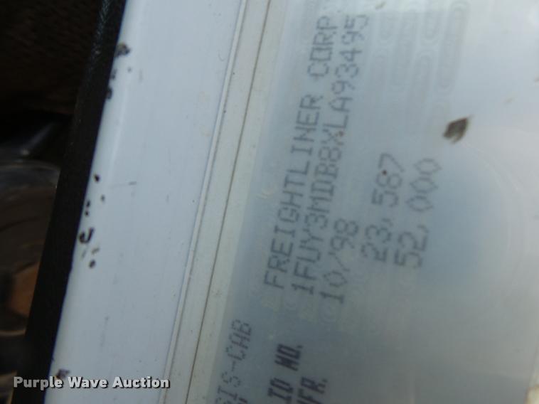 image for item DB5779 1999 Freightliner FLD112 semi truck