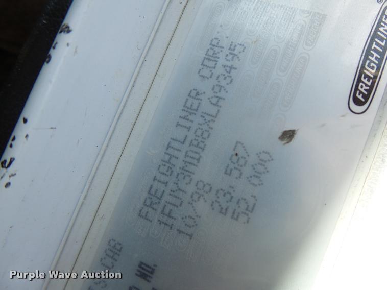 image for item DB5779 1999 Freightliner FLD112 semi truck