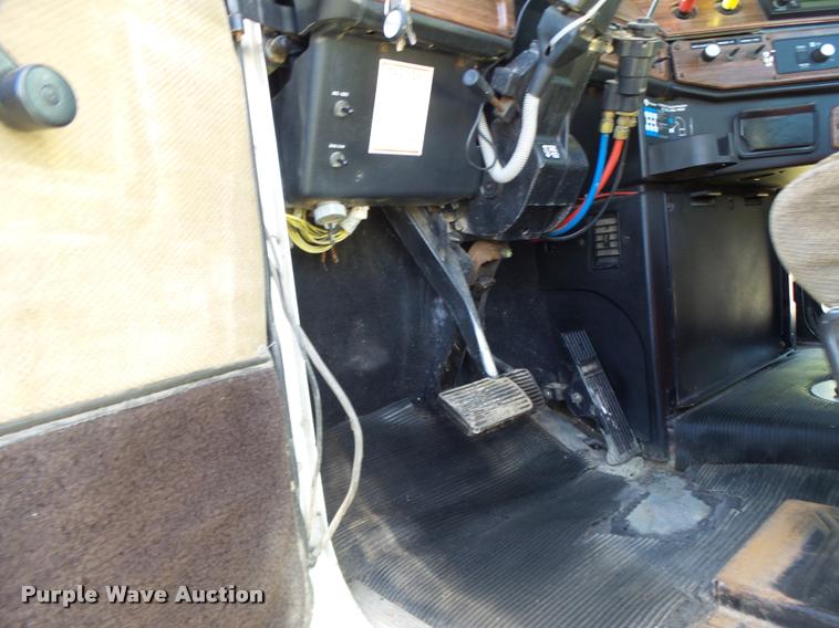 image for item DB5779 1999 Freightliner FLD112 semi truck