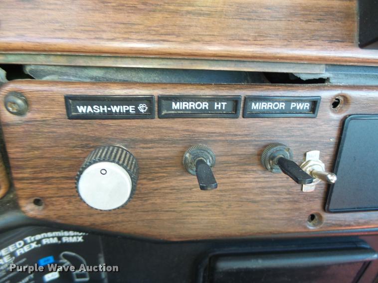 image for item DB5779 1999 Freightliner FLD112 semi truck