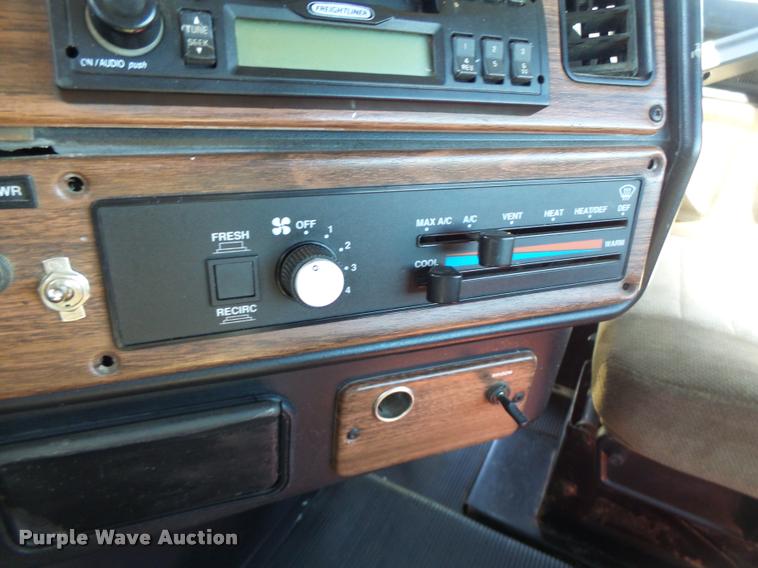 image for item DB5779 1999 Freightliner FLD112 semi truck