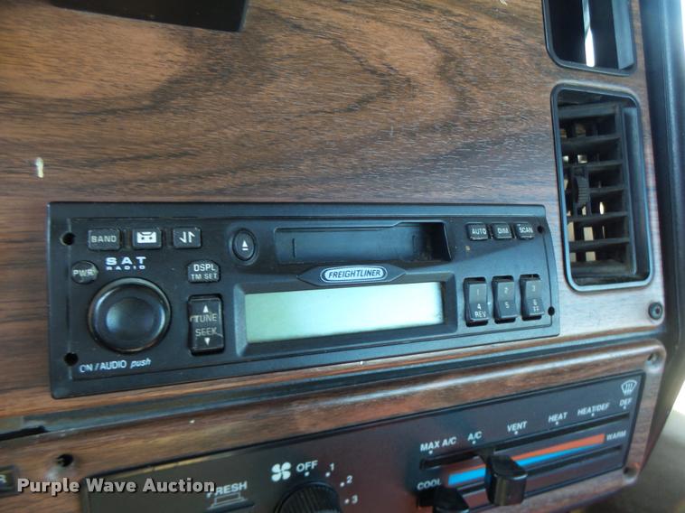 image for item DB5779 1999 Freightliner FLD112 semi truck