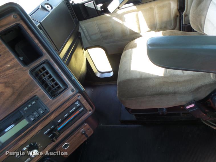 image for item DB5779 1999 Freightliner FLD112 semi truck