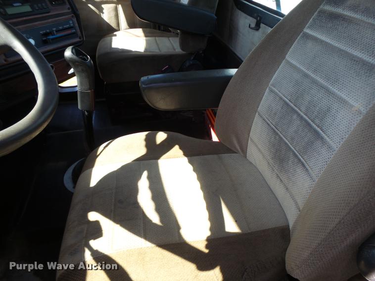 image for item DB5779 1999 Freightliner FLD112 semi truck