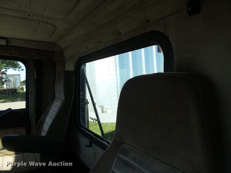 image for item DB5779 1999 Freightliner FLD112 semi truck