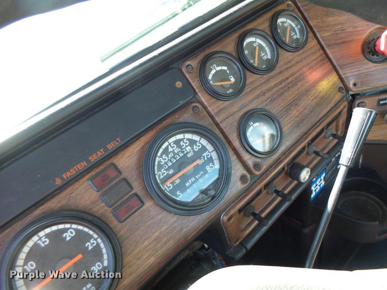 image for item DB5779 1999 Freightliner FLD112 semi truck