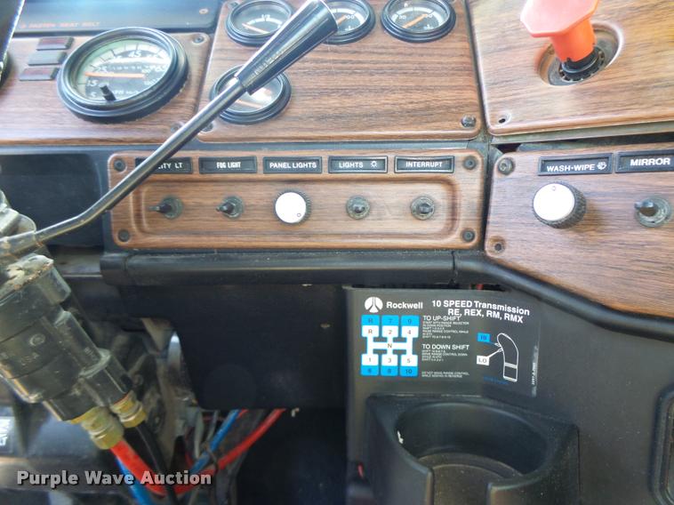 image for item DB5779 1999 Freightliner FLD112 semi truck