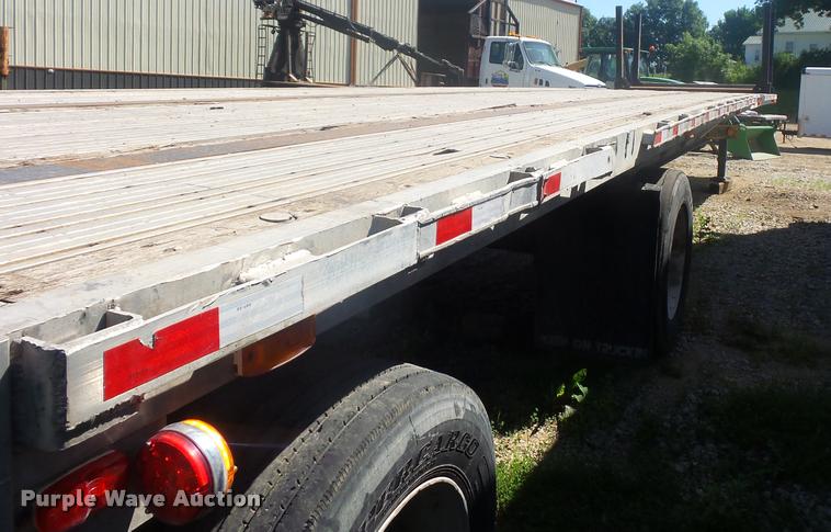 image for item DJ9518 2000 Transcraft flatbed trailer