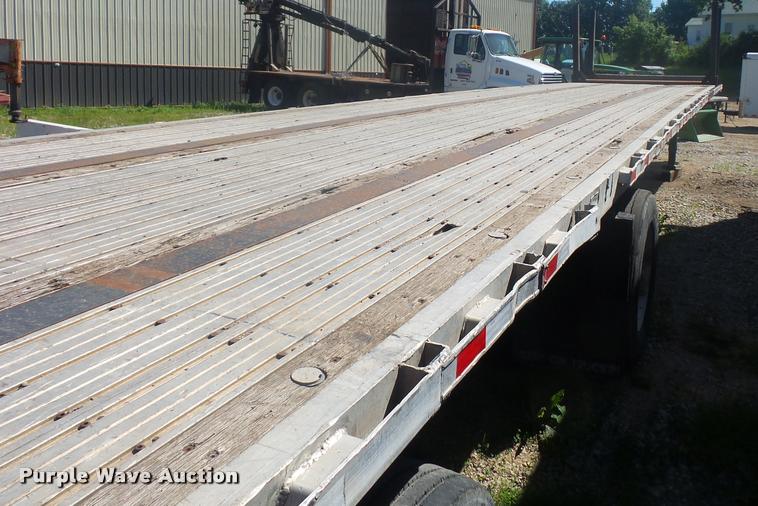image for item DJ9518 2000 Transcraft flatbed trailer