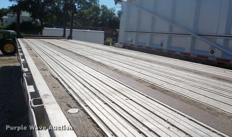 image for item DJ9518 2000 Transcraft flatbed trailer