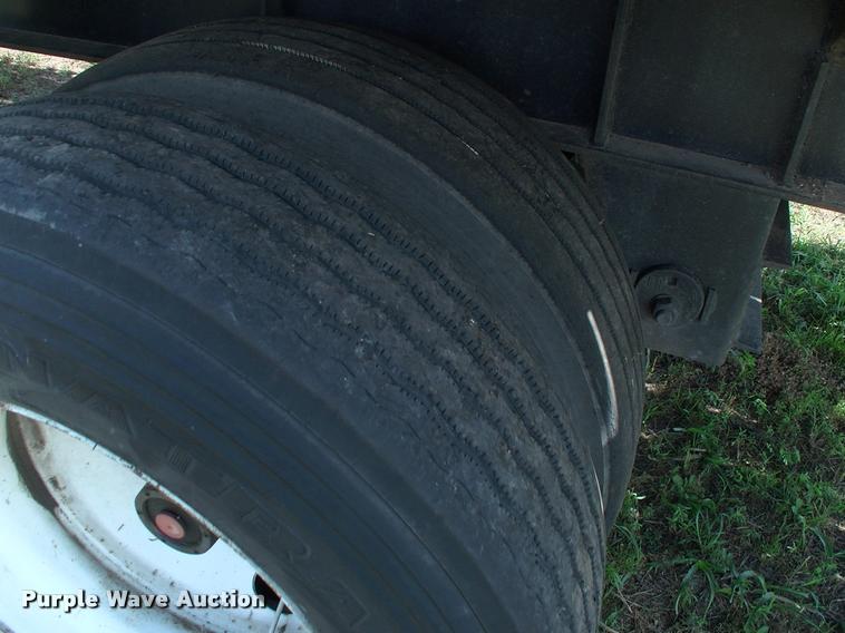 image for item DK9698 2000 Lufkin FL-11 flatbed trailer