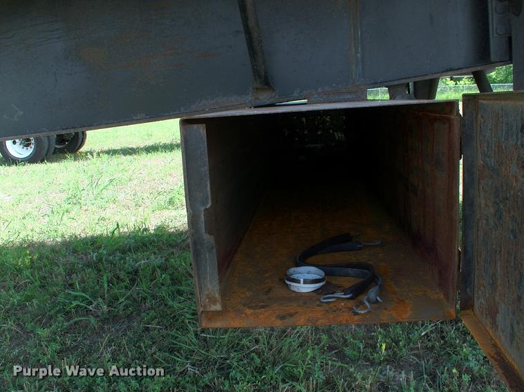 image for item DK9698 2000 Lufkin FL-11 flatbed trailer