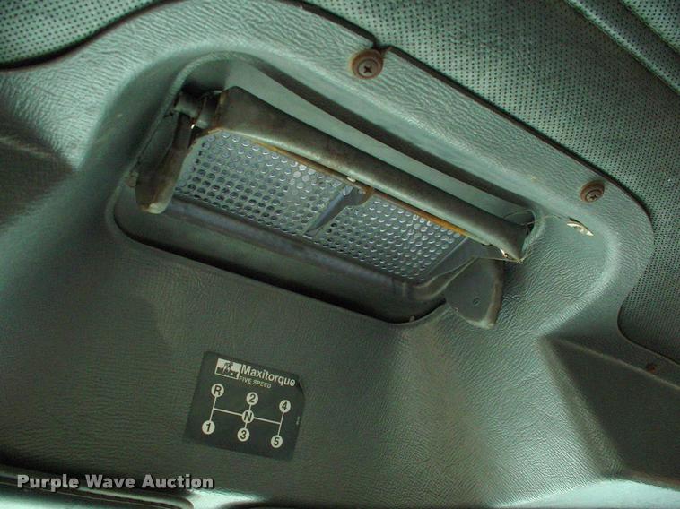 image for item DK9719 1989 Mack R690ST semi truck