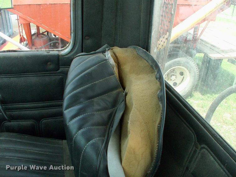 image for item DK9719 1989 Mack R690ST semi truck