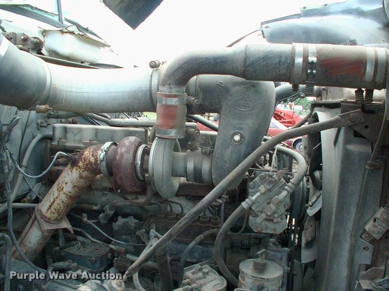 image for item DK9719 1989 Mack R690ST semi truck