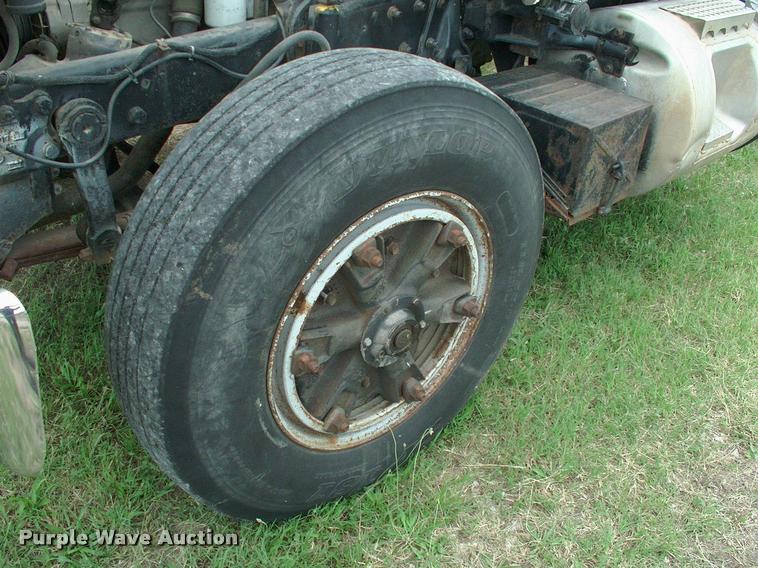 image for item DK9719 1989 Mack R690ST semi truck