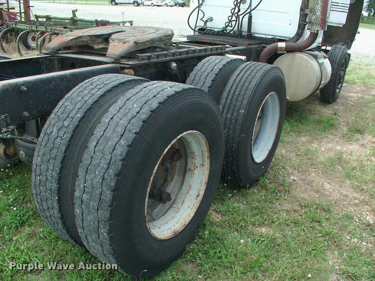 image for item DK9719 1989 Mack R690ST semi truck