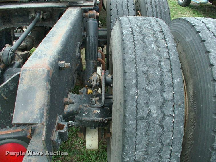 image for item DK9719 1989 Mack R690ST semi truck