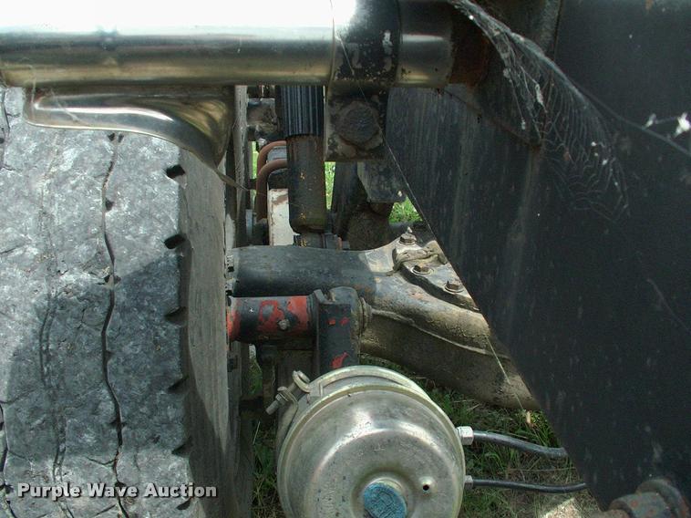 image for item DK9719 1989 Mack R690ST semi truck