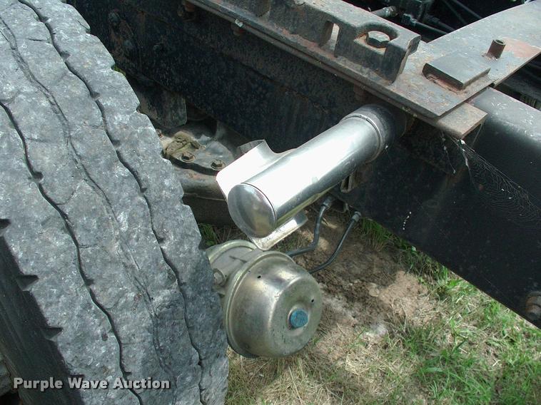 image for item DK9719 1989 Mack R690ST semi truck