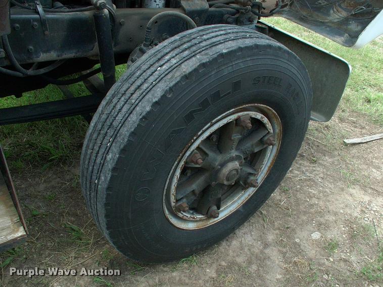 image for item DK9719 1989 Mack R690ST semi truck