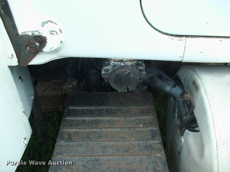 image for item DK9719 1989 Mack R690ST semi truck