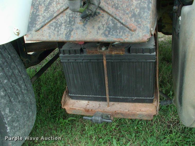 image for item DK9719 1989 Mack R690ST semi truck