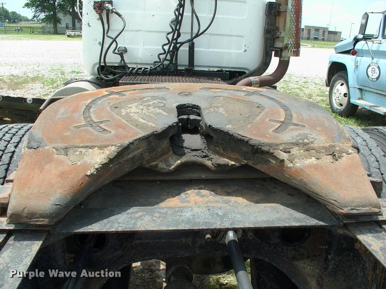 image for item DK9719 1989 Mack R690ST semi truck